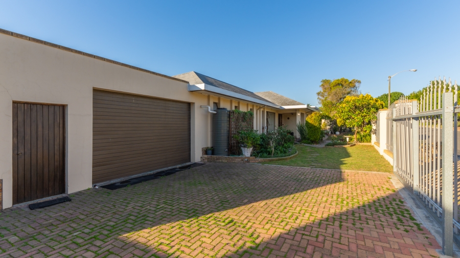 5 Bedroom Property for Sale in Amandelrug Western Cape